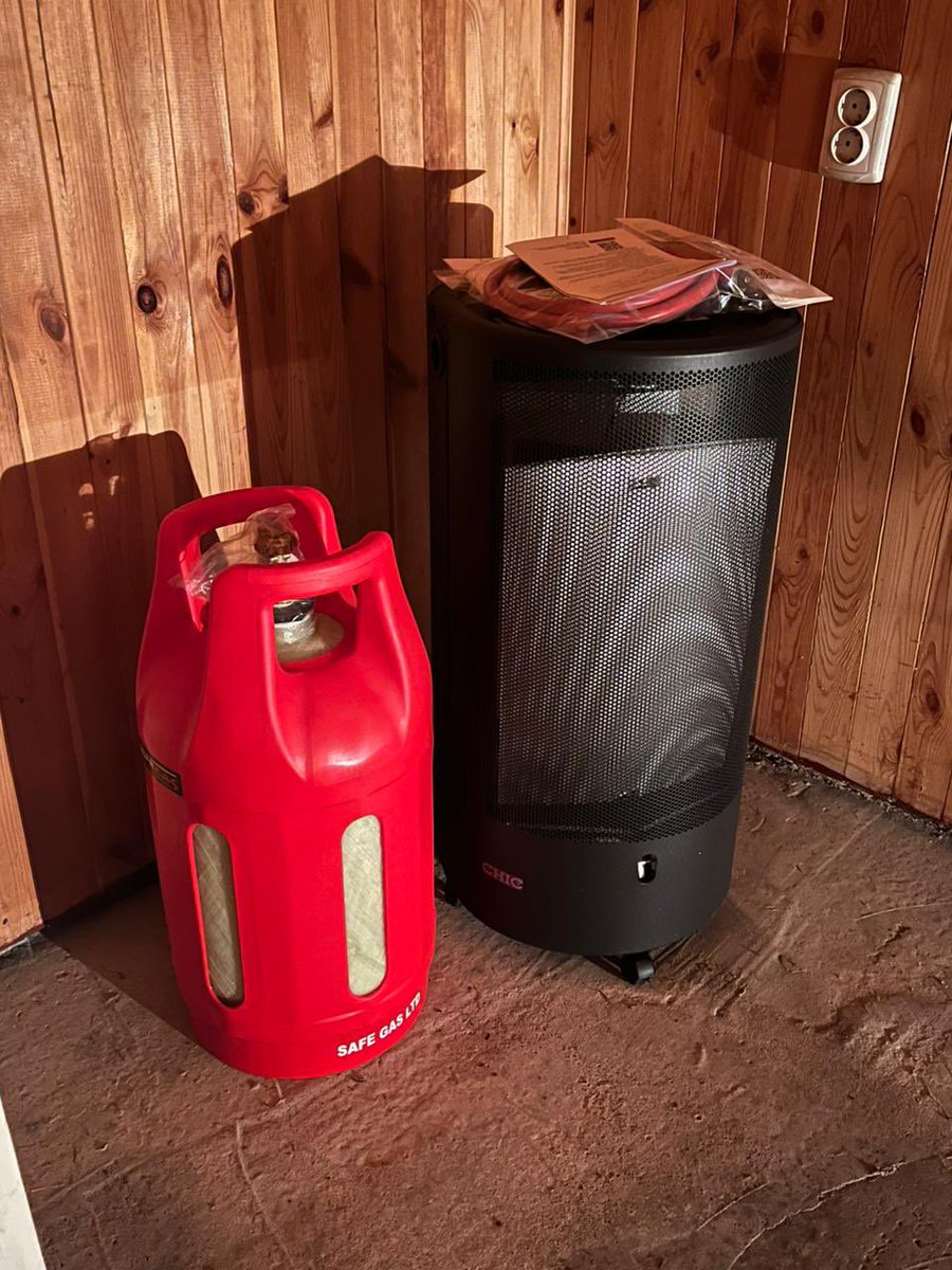 ThreeHappyDachshunds tweet media