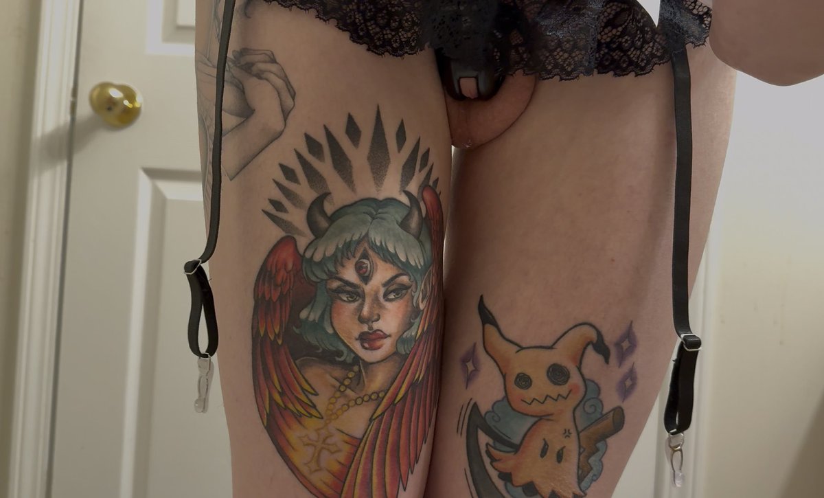 I love this snapshot I got from recording a video. The way the cage looks is amazing. Should I post more? #trans #sissy #chastity