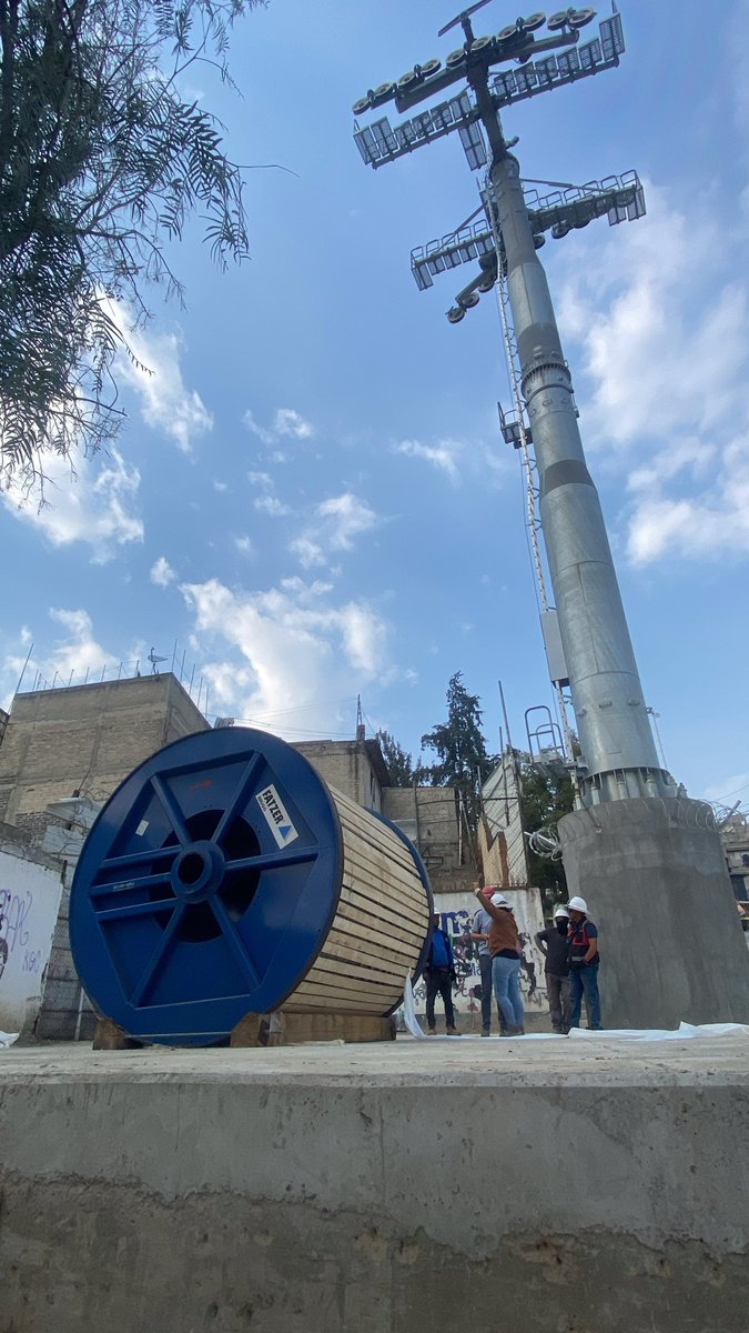Paso a paso 🚶‍♂️➡️🚡, la construcción de la nueva Línea 3 del #Mexicable avanza con firmeza. Hoy cerramos la descarga del cable portador tractor de la antena A 🙌⚙️ #ElPoderDeServir