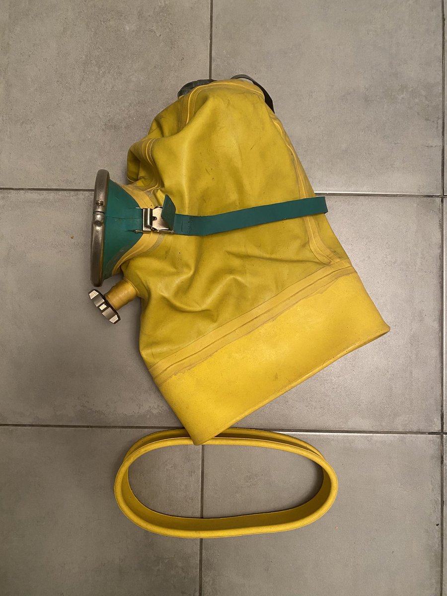 Heavy rubber diving helmet with mouthpiece 
If you like breathe play and breathe control bondage it item is a must have in your collection 😉

ebay.com/itm/1777812192…