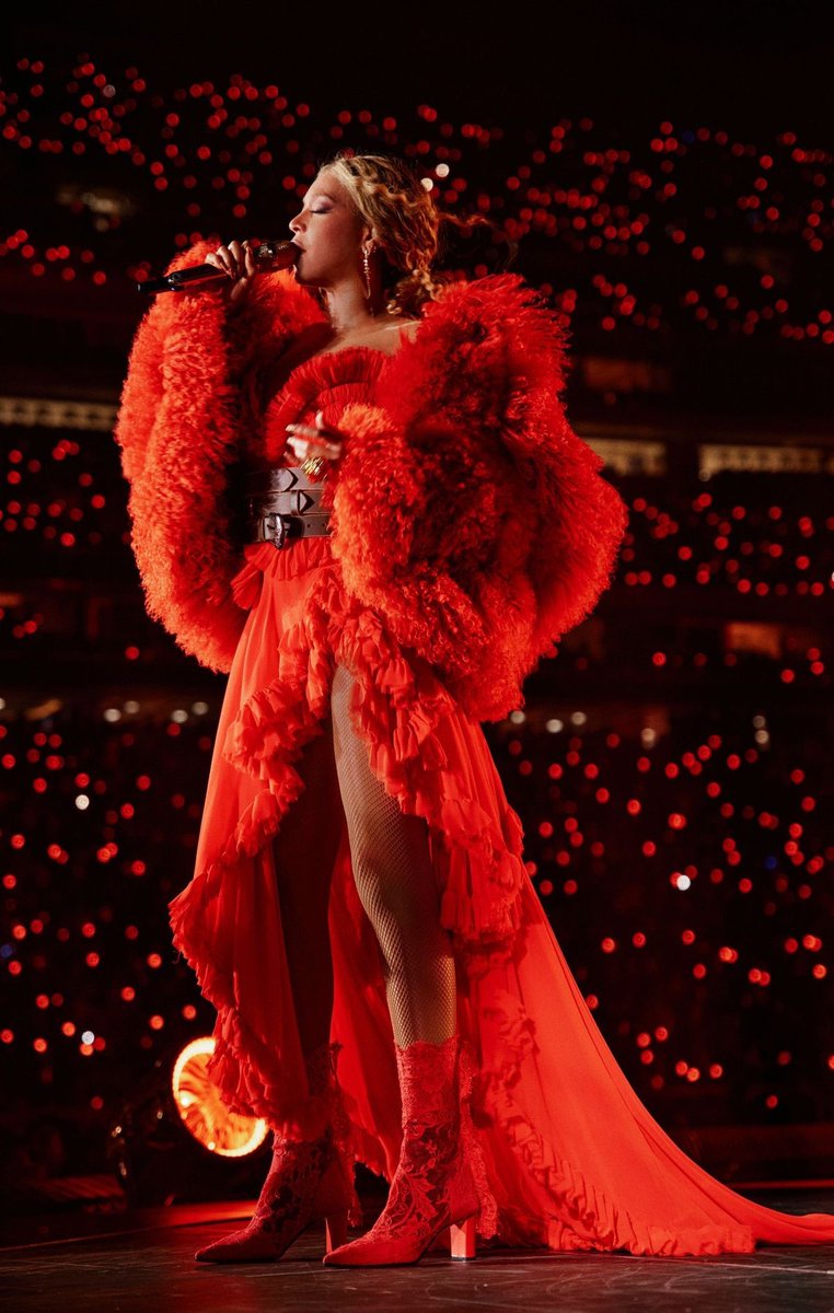 beyonclay's tweet image. paint the town red like cinnamon