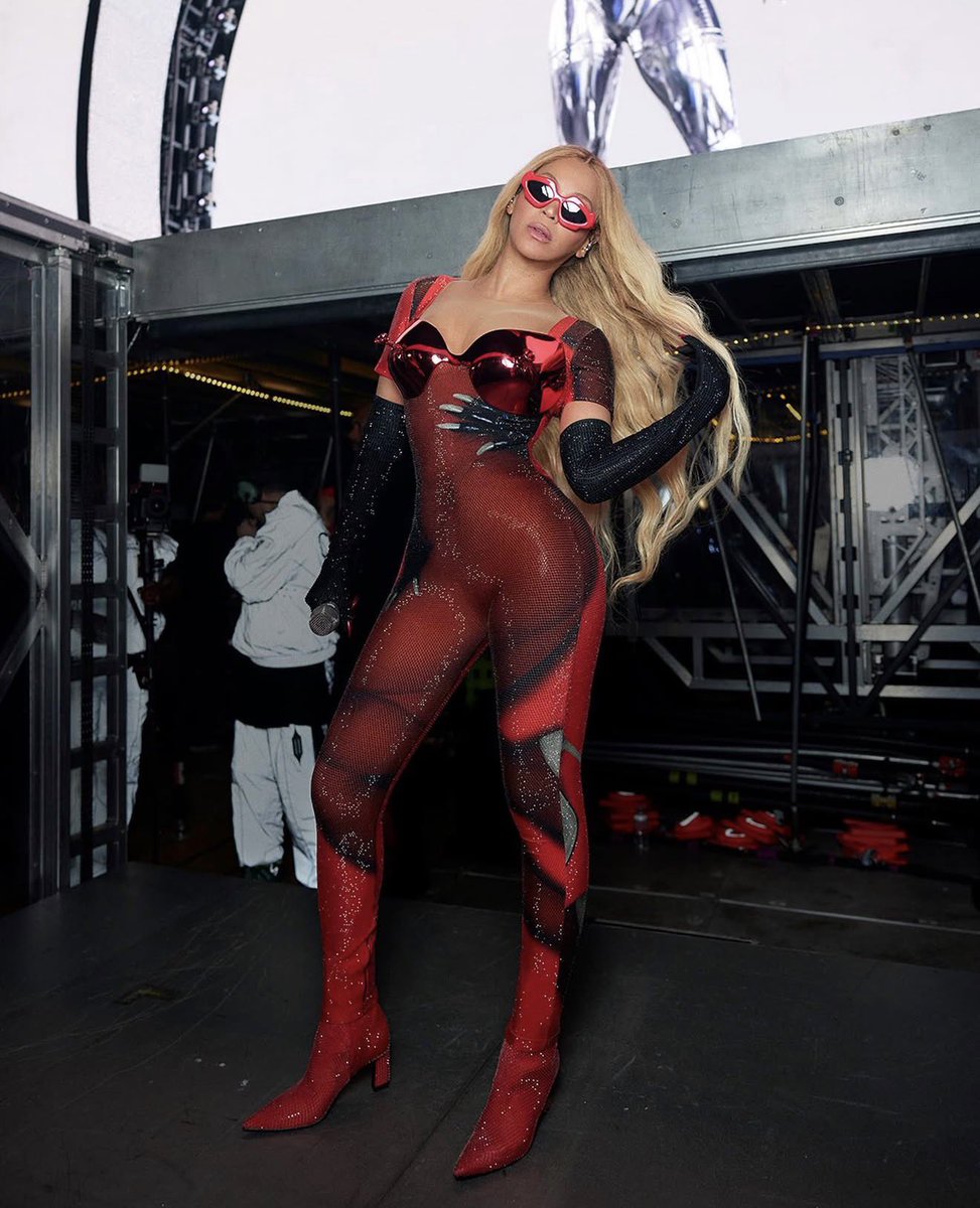 beyonclay's tweet image. paint the town red like cinnamon