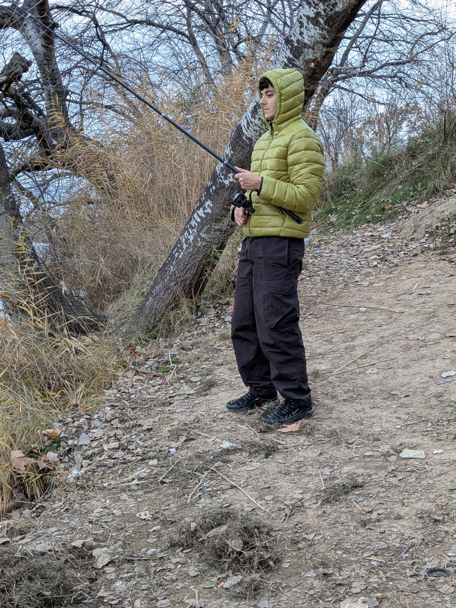 TeamP2023's tweet photo. Lo último q ve un ratón el ebro antes de ser usado como carnada viva para siluros https://t.co/vrJZARiA00