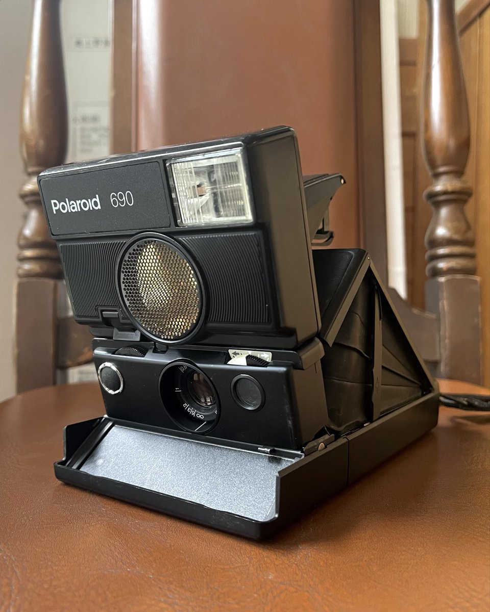 先日の夢が「自分以外『ポラロイドカメラ』を知らない世界で、ひたすら