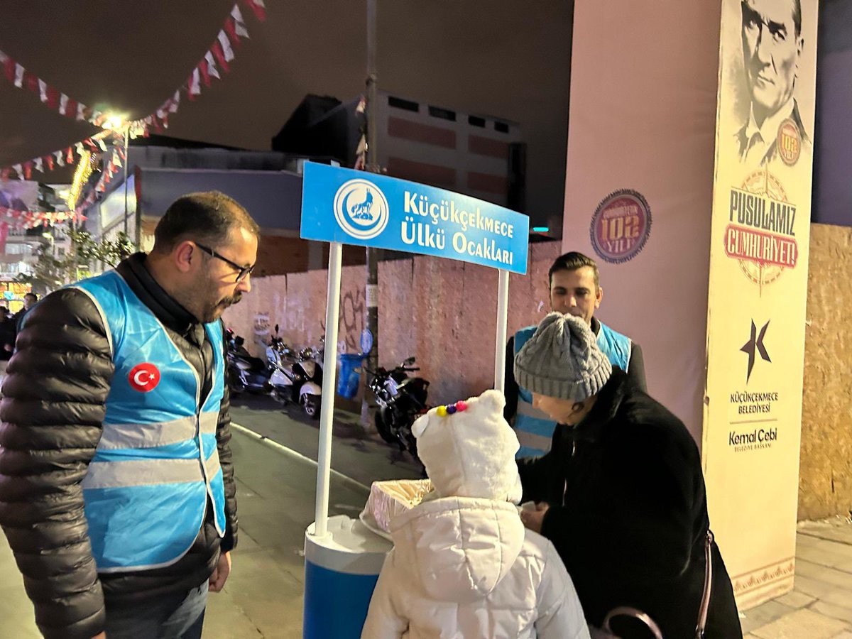 Küçükçekmece Ülkü Ocakları olarak, Miraç Kandili münasebetiyle Sefaköy Gümüşçüler Çarşısı’nda vatandaşlarımıza lokum ikramında bulunduk.

Var Olsun Ülkü Ocakları 
<a href="/ayyildirim1/">Ahmet Yiğit Yıldırım</a>