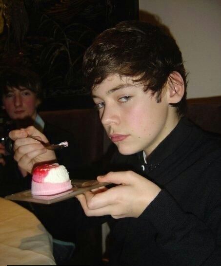 annetlpz_28's tweet image. does it ever                         just how fast the
drive you crazy…               night changes?