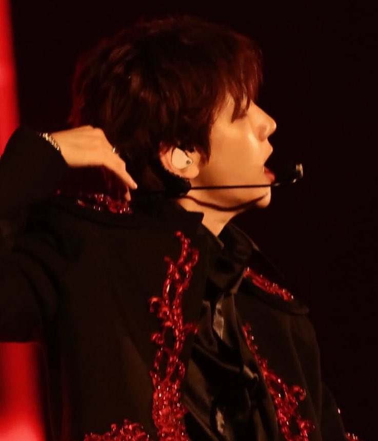 ･*:.｡ ｡.:*･ﾟ✽.｡.:*・ﾟ
여러분 안녕하세요☀️
오늘도　백현 💝
金曜日だ〜