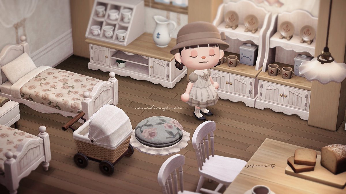 まるいクッションを上に置くとフリルが見えて可愛かった🥀