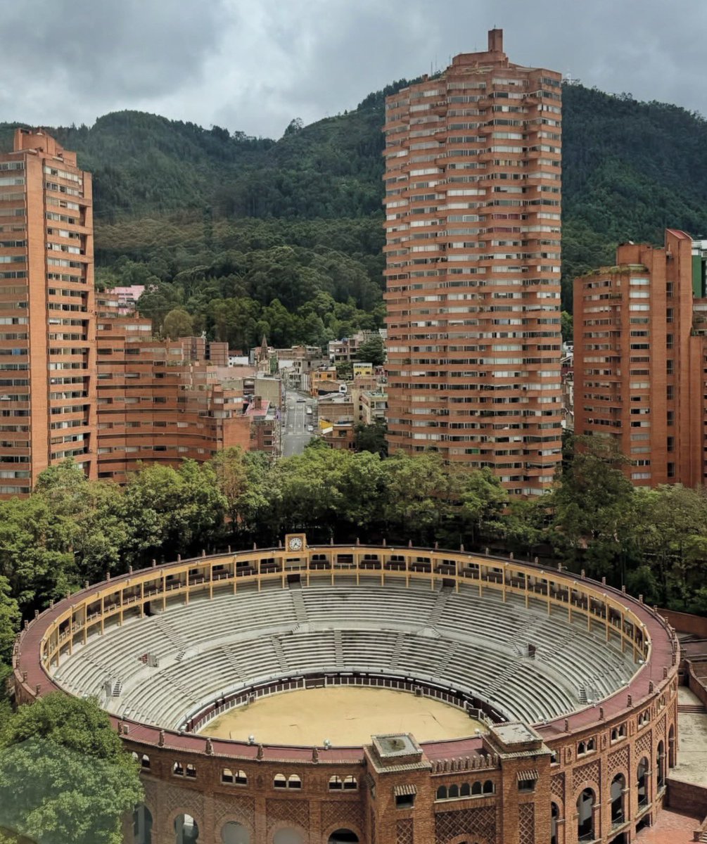 luusssso's tweet image. The brickwork of legendary Colombian architect Rogelio Salmona