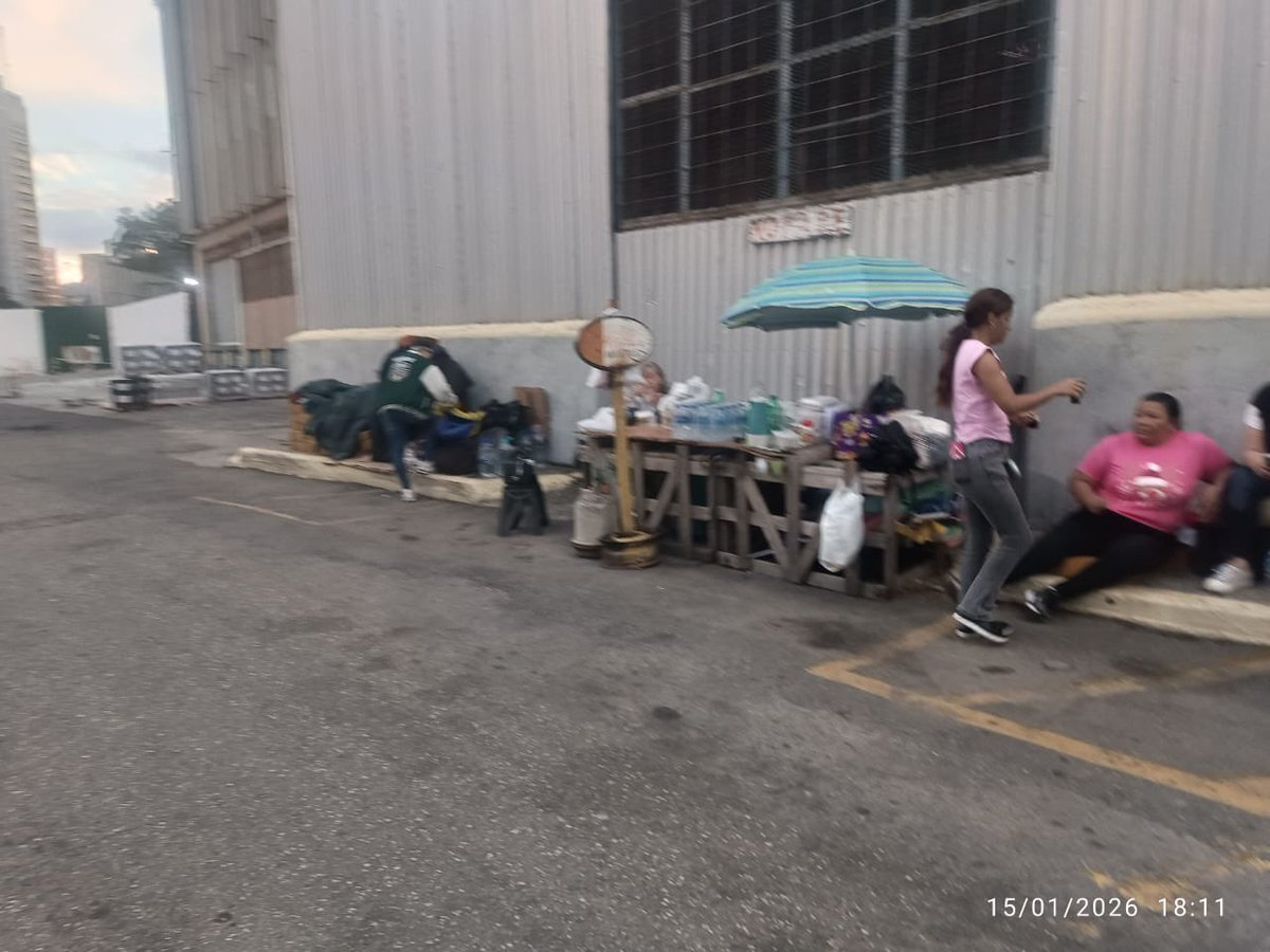 RHelicoide's tweet image. #AHORA | DESDE ZONA 7.📍

Familiares desde el centro de reclusión Zona 7 continúan esperando la liberación de sus seres queridos.

#QueSeanTodos #LibertadParaTodos