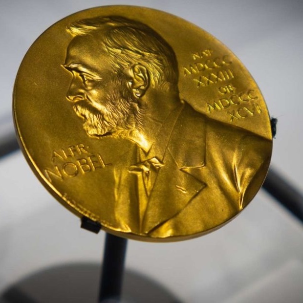 AlertesInfos's tweet image. 🚨🇺🇸🇻🇪 ALERTE INFO | María Corina Machado a REMIS son prix Nobel de la paix à Donald Trump.