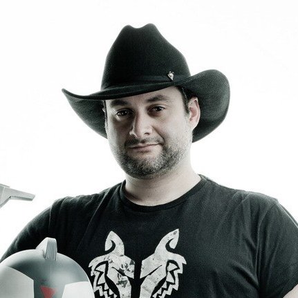 CultureCrave's tweet image. Dave Filoni and Lywen Brennan are officially the new leaders of Lucasfilm

• Dave Filoni will oversee all creative development 

• Lywen Brennan will oversee executive duties
