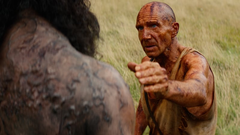 TSoS_'s tweet image. When I hear the name Ralph Fiennes, the first role I think of no longer is Voldemort, but Dr. Ian Kelson.

One of the greatest characters the post-apocalypse genre has ever seen.

Clever, kind, compassionate, a real rock star.

An insane performance from one of our finest actors.