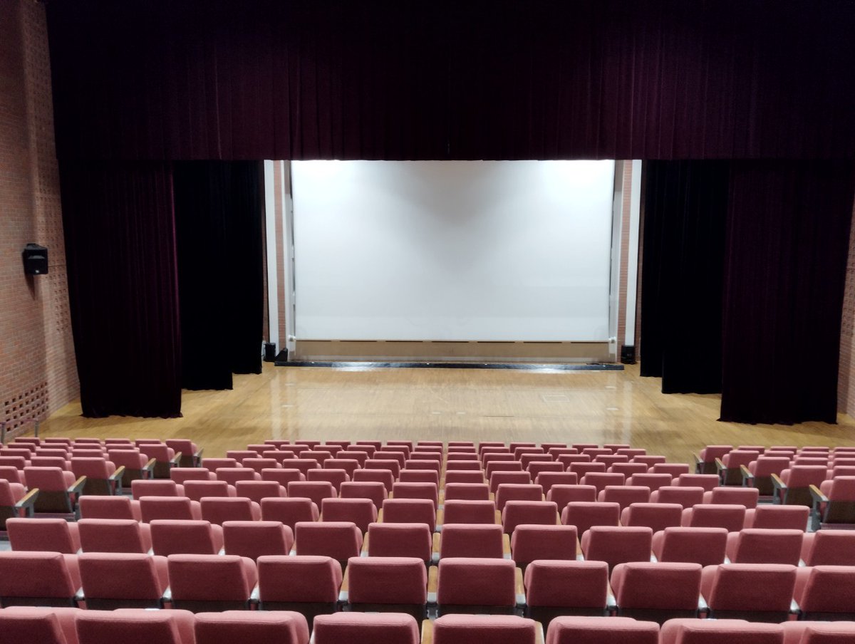 Mojipro's tweet photo. Q.���場はどんな所でやるの？
A.こんな所でやります！
宮城県大崎市にあるパレットおおさきはめちゃめちゃ広い！
照明ありの演出で大迫力のストーリーを展開！
『文房記甲ファルべEPISODE：5』は2月22日公演だ！
他県から仲間のヒーローも駆け付けるぞ！
是非お越しください！
#んだんだずんだ
#宮城県 https://t.co/7N3gARtpzM