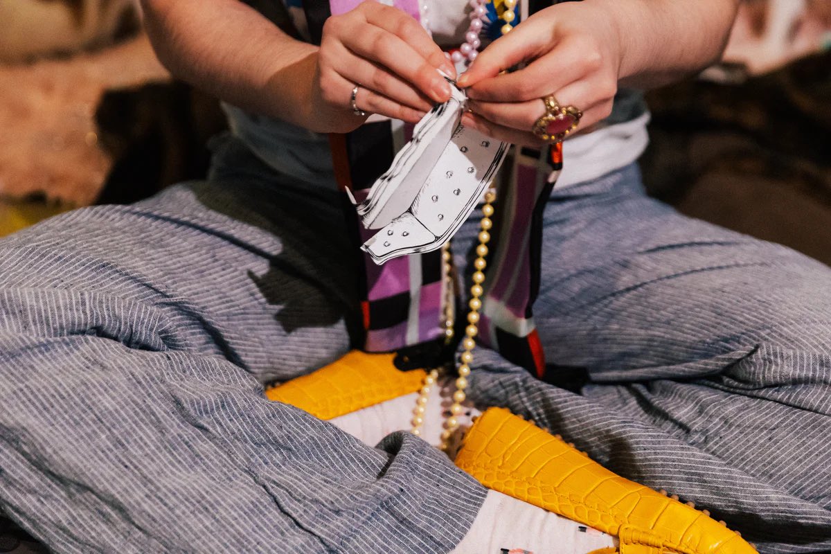 mitskipilledd's tweet image. Mitski posing for the 'Nothing's About to Happen to Me' deluxe lilac vinyl! 

the vinyl bundle includes a singed 12x12 album cover picture, a bookmark, lyric booklet, pop-out diorama and more!