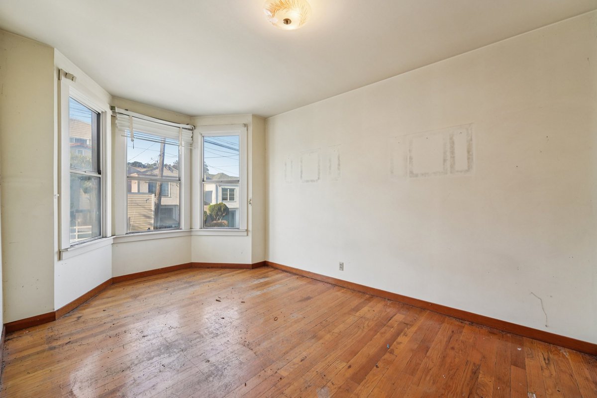 Edmow's tweet photo. Just Listed!
Fully Detached Sunny Duplex on Extra-Large Lot
951 Girard Street, San Francisco, CA 94134
Upper: 2BD/1BA; Lower: 1BD/1BA; PKG: 2+ Cars. 1,790 Sq. Ft.
Offered at: $795,000
OPEN HOUSE: Sat, 1/17 &amp; Sun, 1/18, 2-4PM
Visit https://t.co/ZgrzKp5WC6 https://t.co/efJ4lVPhk8
