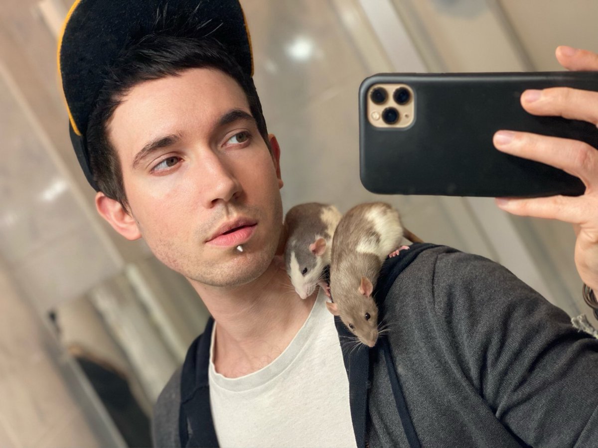 Tanookikun's tweet photo. Me tâte à reprendre un rat 🧐 https://t.co/uHbc1hyYgX