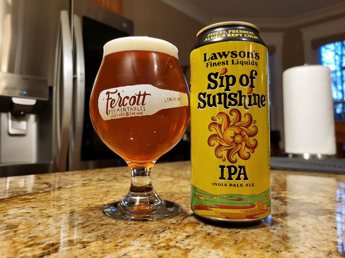 scottvillers's tweet photo. #drinkcheck #ThirstyThursday #vtbeer @LawsonsFinest "Sip of Sunshine" Double IPA https://t.co/4hMaWT8Mia