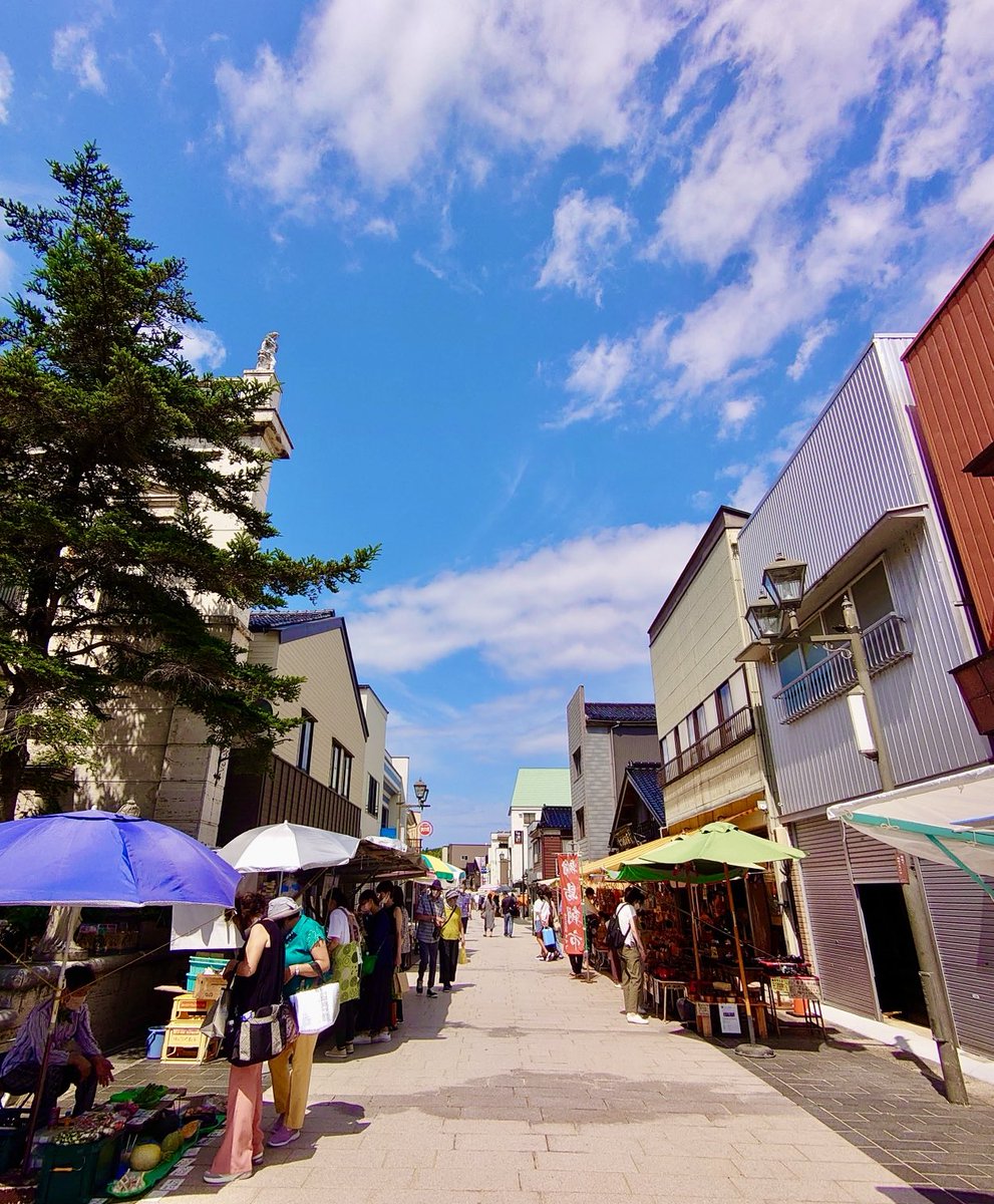 toococco's tweet image. おはようございます
今日の写真は石川旅行から

ありし日の輪島朝市
行きたいなーって思ったところはちゃんと行っておかないと、もう見れなくなってしまうっていうのは何も海外に限ったことではなかったなと思いました

今の輪島の朝市も見に行きたいなー

では皆様、今日も良い一日を！