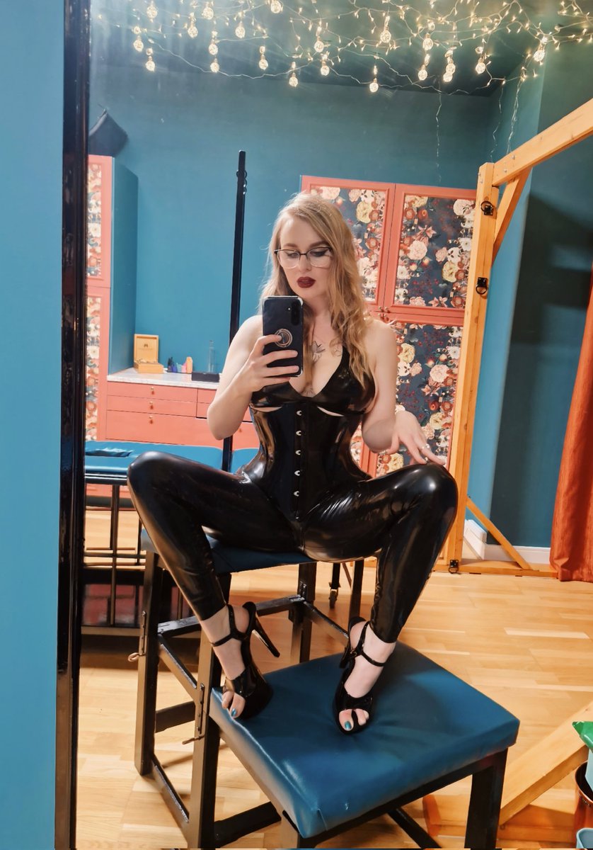 GoddessAnaUK's tweet photo. So @CardiffNest is incredible... As is My new latex 😍

What an evening... https://t.co/13dh7liYDM