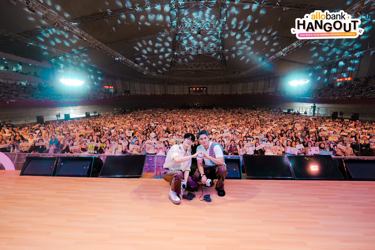 yohanbaekwon's tweet image. Mingyu naik mobil plat MW 210

MW = Minwon
210 = Bulan 2 tanggal 10 

➡️ event mingyu wonwoo allobank 🥹
Uri papa papi 💜💚