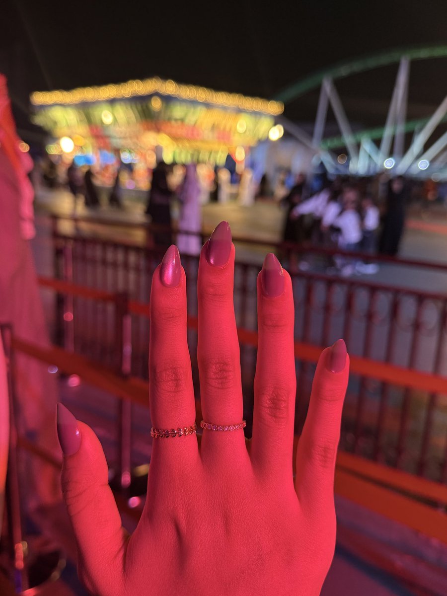 jnsx7_'s tweet photo. Shiny Nails🩶 https://t.co/ZR3GlwebAo