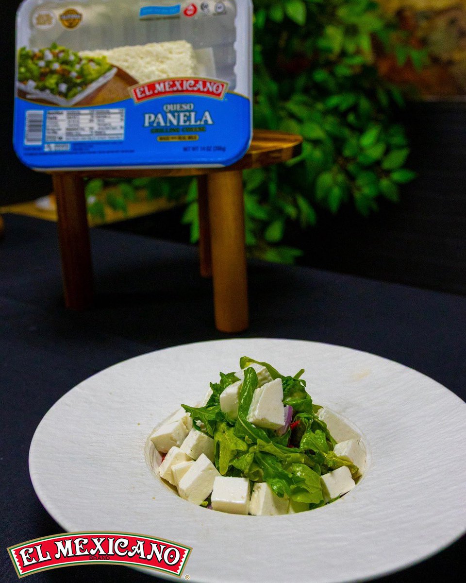 New year, new cravings! Fresh Queso Panela El Mexicano® on a crisp salad keeps it light without losing that #AuthenticSabor 💪🧀