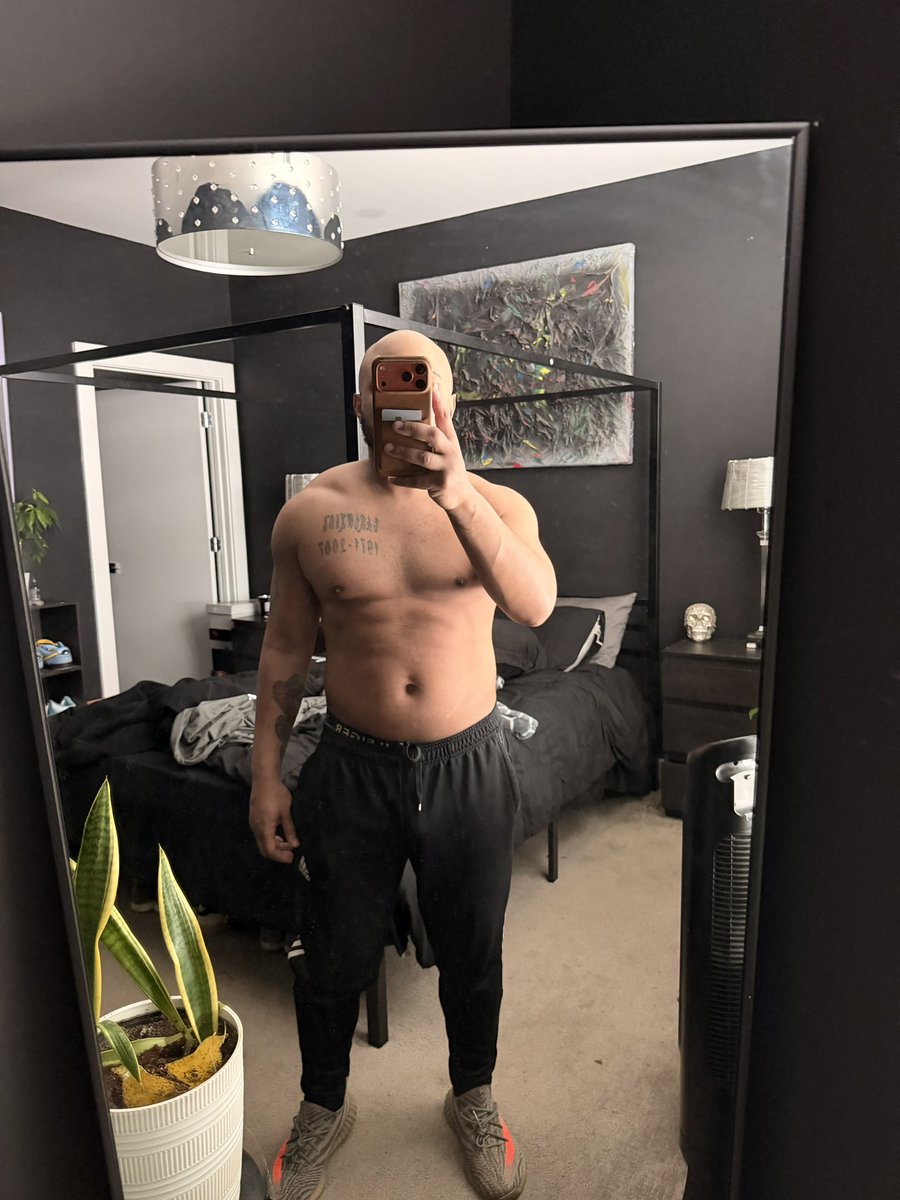RayJajuan's tweet photo. Oh nothing, just been in the gym ☺️ https://t.co/Qi1gJA0Mys