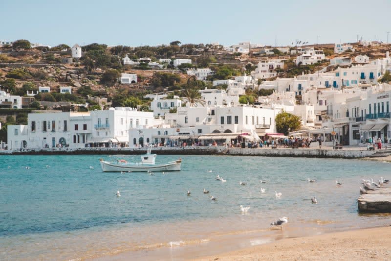 tweetenvision's tweet image. 🇬🇷✨ Escape to the breathtaking beauty of Mykonos, Greece!  Explore charming streets, relax on beautiful beaches, and indulge in delicious local cuisine. 🌊🏖️

Contact me today to book your dream getaway to Mykonos! 📞