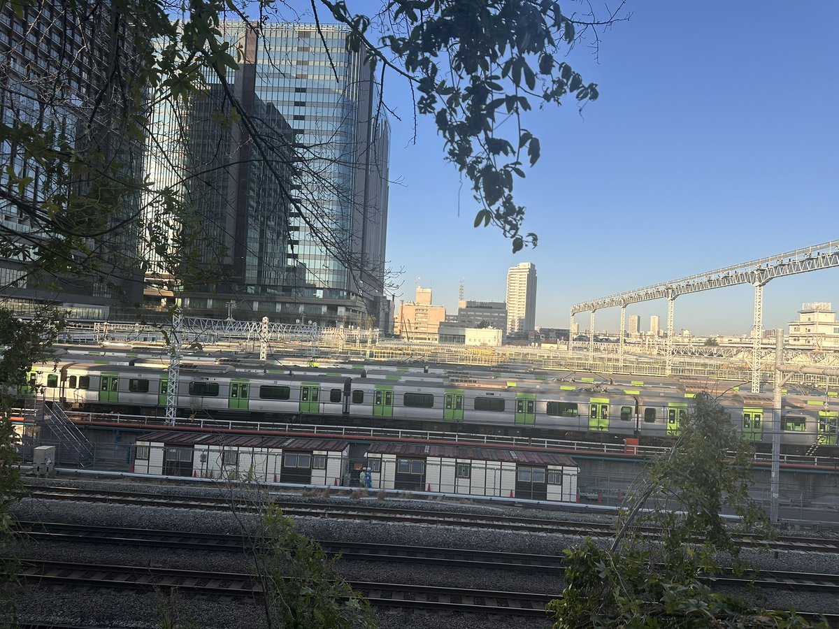 山手線・京浜東北線が止まってるので街ブラしている