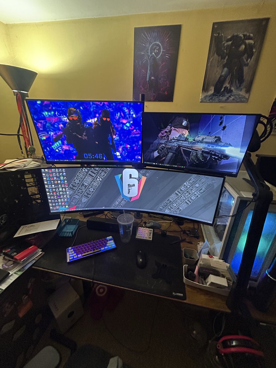 I miss the vertical monitor, dont have another monitor stand thats tall enough