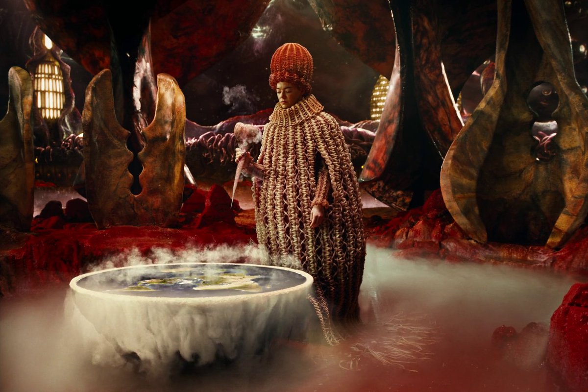 Junto a Melancolía de Trier, el fin del mundo mejor imaginado y filmado. La belleza en lo trágico.