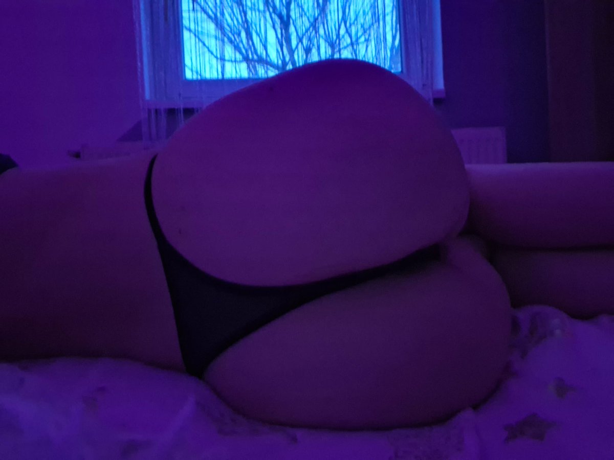 janka_racz00's tweet photo. Így néz ki egy perverz 19 éves ribi és a popsija

Retweet ha tetszik https://t.co/0PSuvChD2n
