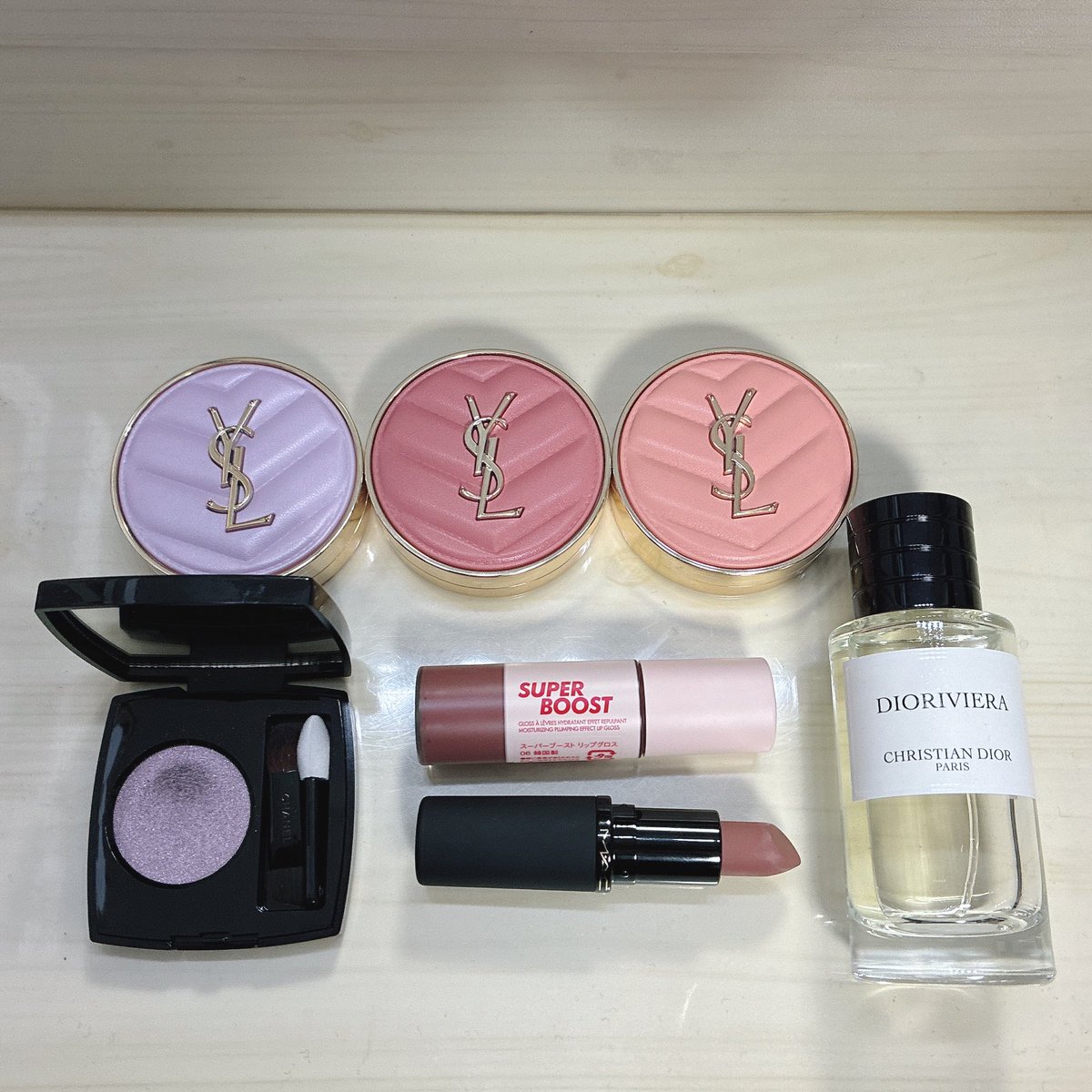 Autumn56092259's tweet photo. #RMK
EX-06 スウィート オブリヴィオン
#CHANEL
257 グリ ローズ
#YSL
06 ローズ ヘイズ
24 スワーヴ サンストーン
69 ラベンダー ラスト
#MAC
901 ビッグ プロモーション
#MUFE
06 ウェアエバー ウォルナッツ
#DIOR
DIORIVIERA
#今日のメイク
#今日の香水 https://t.co/3fhLhEll2P