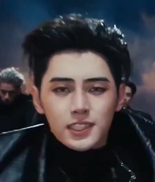 nooo what did that do to his face?????