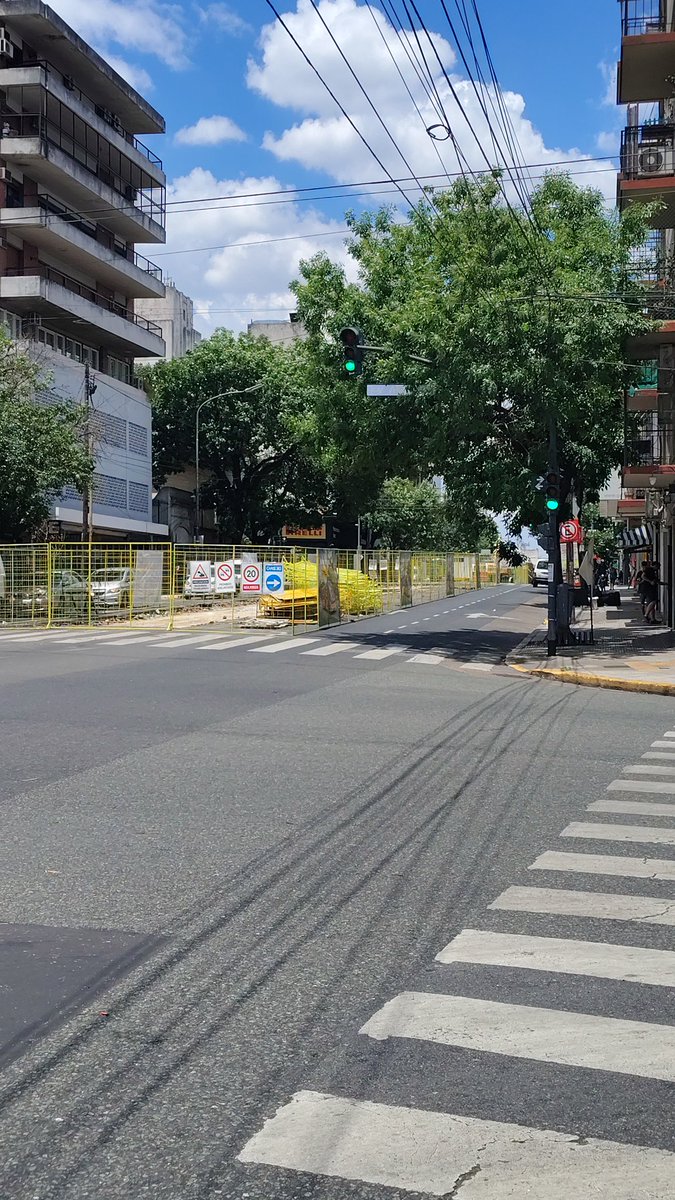 alecook99's tweet image. Lamentable. El PRO después de 20 años de gobierno se enteró que existe zona sur. Amplió el subte? Mejoró la recolección de basura? La iluminación? No, nos trajo sus pelotudeces. Llegó a zona sur el pan lactal a pila ocupando media avenida