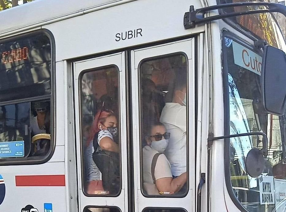 diegohead_'s tweet image. hablando del boleto les recuerdo que el precio anda por los 64 pesos y la gente va así con este calor y rodeado de montevideanos que no se bañan