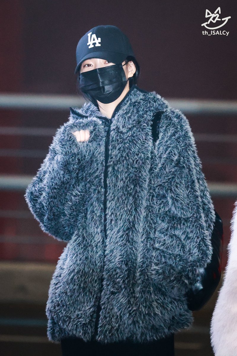 th_ISALCy tweet media