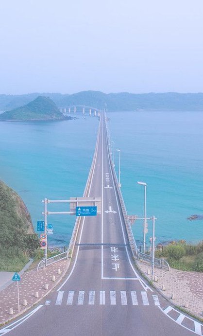 Alexsweete's tweet image. 音楽アプリで新しいアーティストを発見して、プレイリストに追加中 🥔