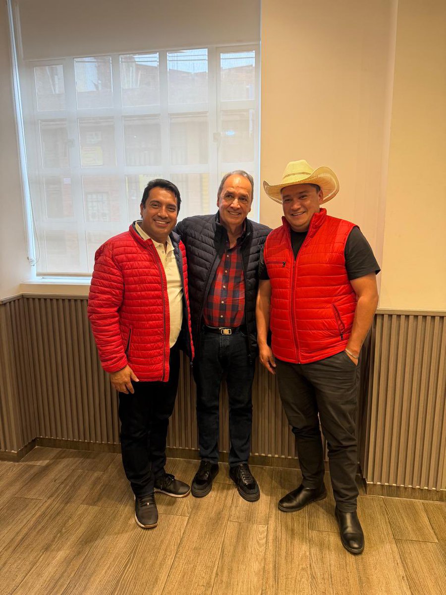 jaimeduranbar's tweet photo. Hoy junto a la dirigencia liberal de Boyacá, que grato compartir con todos mis amigos y líderes de este hermoso departamento 🇨🇴 https://t.co/8SOaahPfre