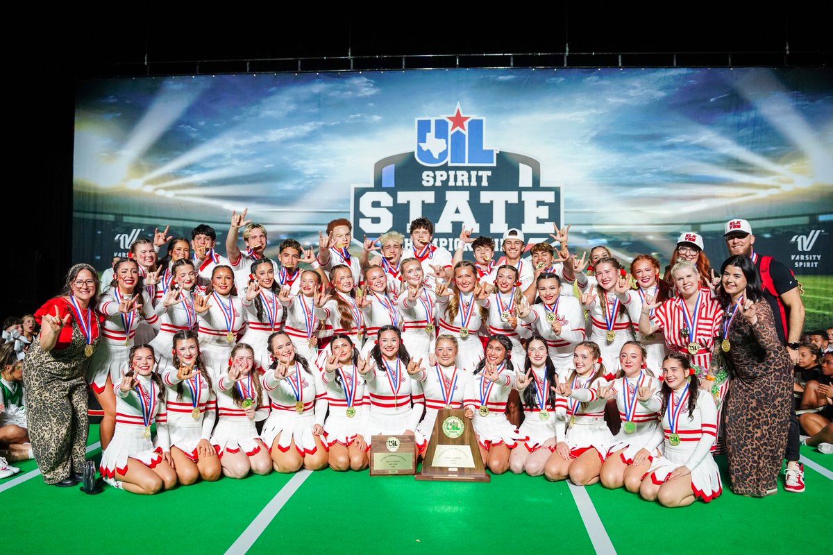 uiltexas's tweet image. Kicking down the door! Congratulations to Burleson HS. Your  COED #UILState Spirit Champions! This is the first title for the Elks. 

🏆 FINAL STANDINGS 
🥇Burleson
🥈Azle
🥉Conroe Caney Creek

Final Standings: bit.ly/3ZD9BA0