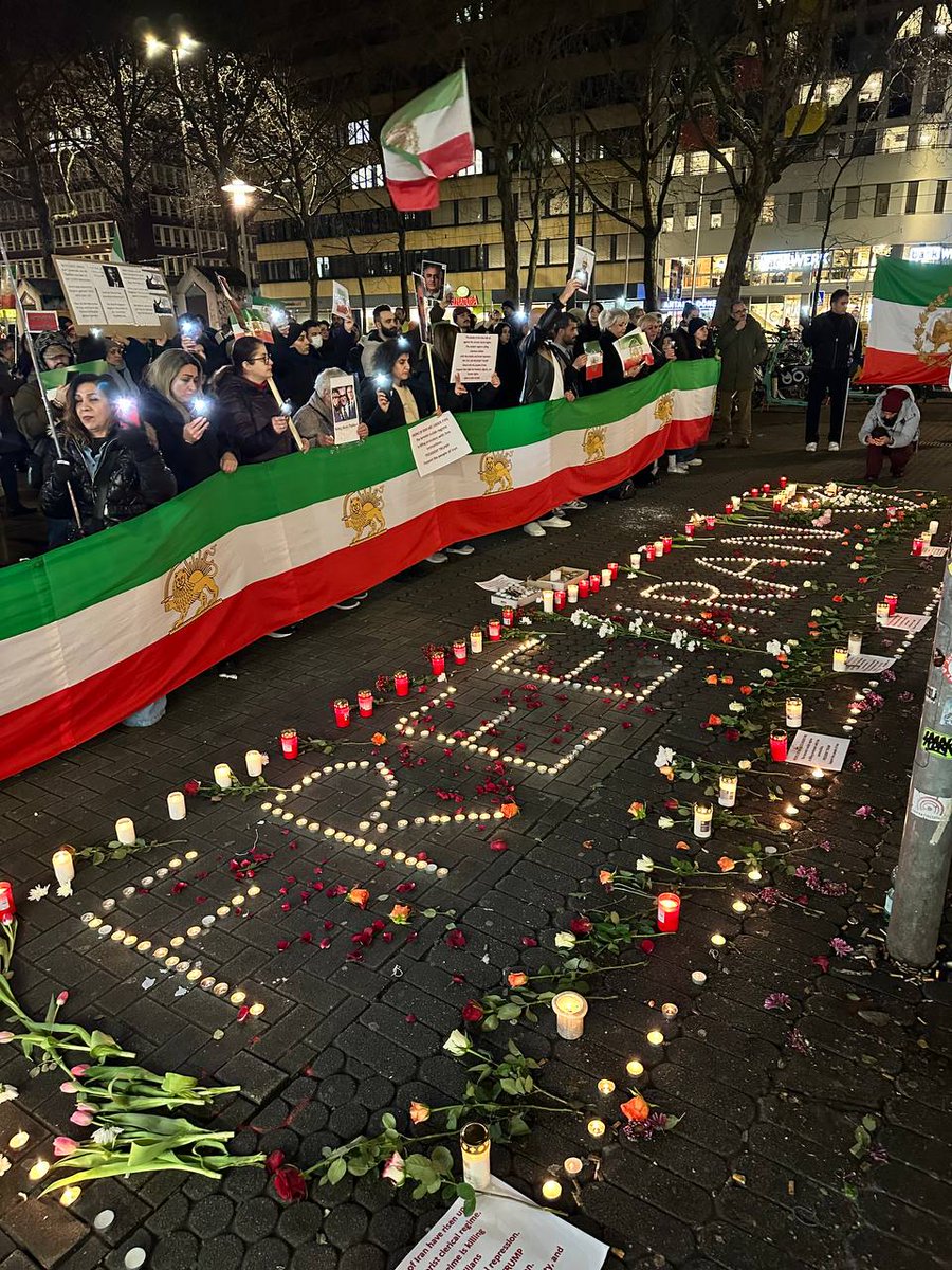 تظاهرات امروز در #دوسلدورف برای حمایت از مردم ایران
دوستان در دوسلدورف روزی دو تظاهرات برگزار می‌شود
#جاویدشاه