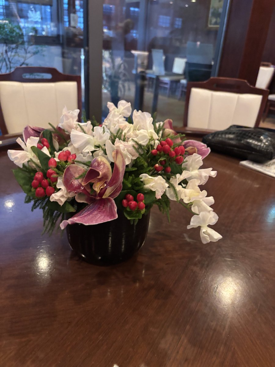 keikei0207's tweet image. 小寒
#ヒペリカム
#Hypericum
「きらめき」
#スイトピー
Lathyrus odoratus
「門出」
#タチヒカゲ
Lycopodium obscurum L.
#イノダコーヒ本店