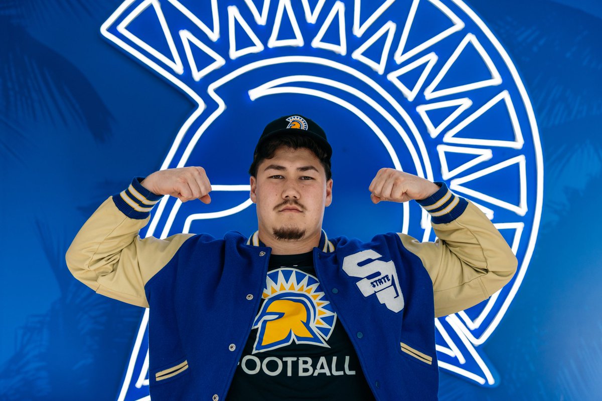 SanJoseStateFB's tweet photo. Welcome to the 408, @Ian_Shewell ⚔️

#ThisIsSparta | #AllSpartans https://t.co/ourpA1kX6R