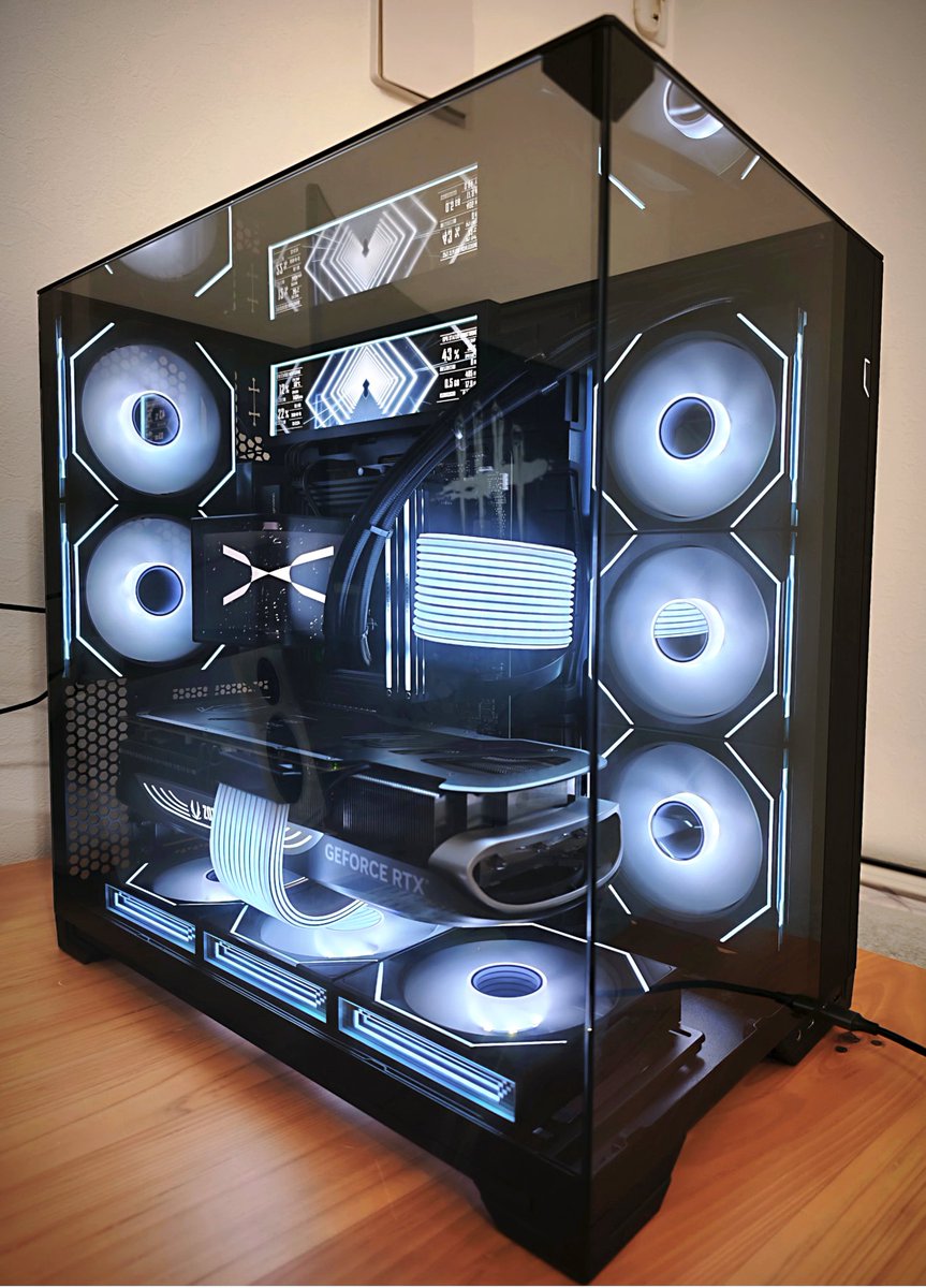 StealthMeso's tweet photo. うむ。私なりに精一杯
#自作PC #LianLi #TRYX #PCデスク
 #DeskSetup #PCBuilds #PCDeskSetup https://t.co/rpZv4KfD4U