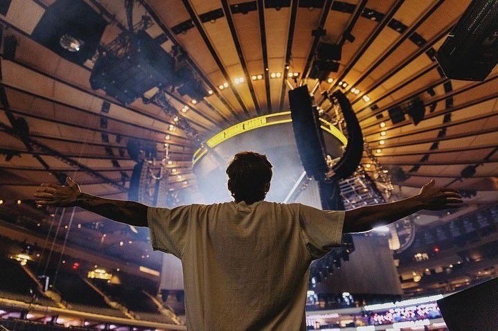 HSFEATURES's tweet image. Harry Styles. Madison Square Garden.