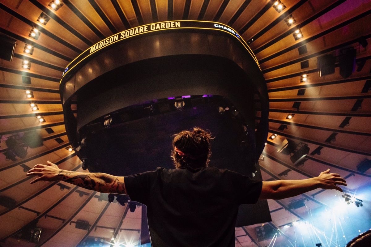 HSFEATURES's tweet image. Harry Styles. Madison Square Garden.