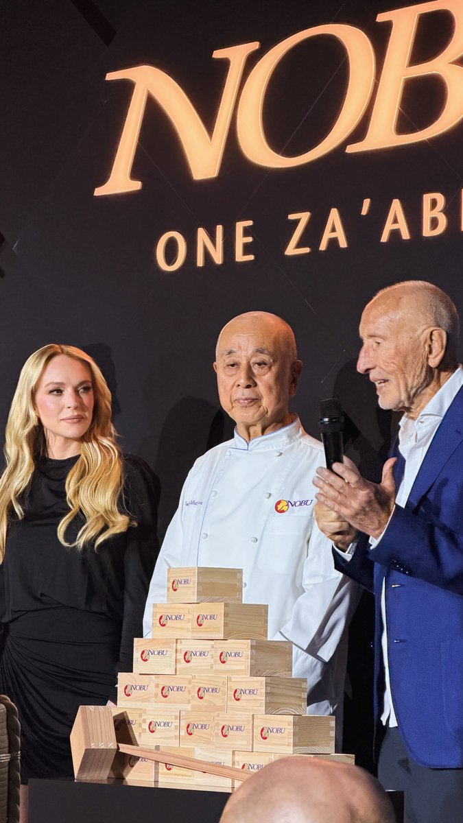 lavitalohan's tweet image. 