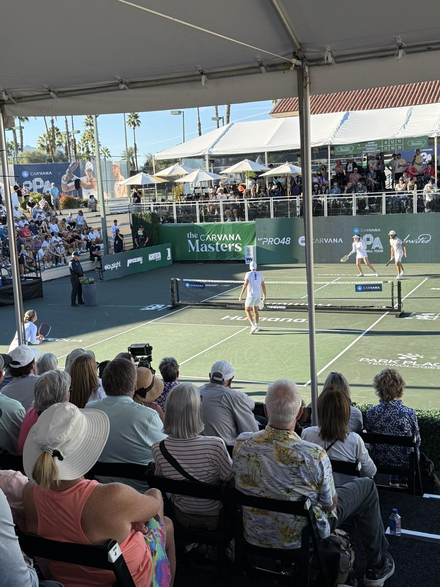 AlexLantz's tweet image. Pretty crazy match just now between Staksrud/Fahey and Howells/Rohrabacher.

Staksrud/Fahey pull it out 14-12 in the third, but still a very good showing for Howells/Rohrabacher in their first tournament together.

Fed raised his level big time in Game 3.