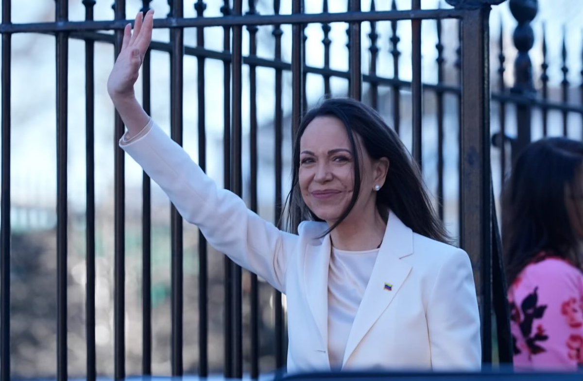 Sigue siendo bella y elegante ♥️, más elegante que las chavistas marginales y las mujeres de los corruptos en los partidos políticos socialdemócratas venecos.